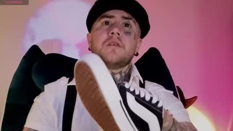 Snapshot of denjig chatting on 12, 11, 2025 Oliver online show from 12, 11, 2025