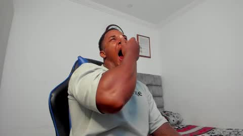 Snapshot of deonjhonson chatting on 13, 12, 2024 deon jhonson online show from 13, 12, 2024