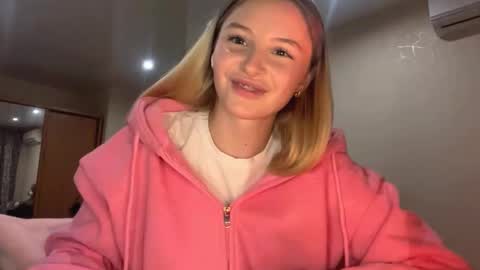 Snapshot of deonnagarn chatting on 13, 10, 2025 Vi Victoria online show from 13, 10, 2025