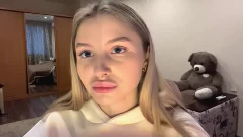 Snapshot of deonnagarn chatting on 19, 10, 2025 Vi Victoria online show from 19, 10, 2025