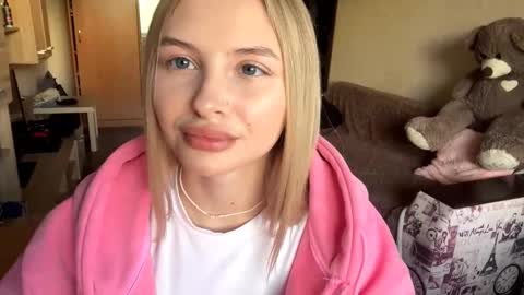 Snapshot of deonnagarn chatting on 25, 10, 2025 Vi Victoria online show from 25, 10, 2025