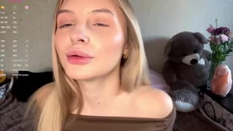 Snapshot of deonnagarn chatting on 1, 11, 2025 Vi Victoria online show from 1, 11, 2025