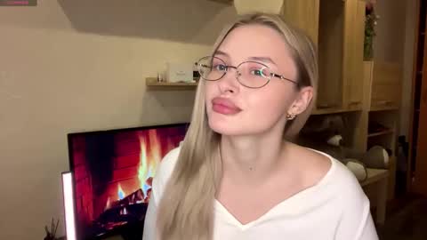 Snapshot of deonnagarn chatting on 9, 11, 2025 Vi Victoria online show from 9, 11, 2025