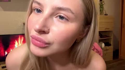 Snapshot of deonnagarn chatting on 10, 11, 2025 Vi Victoria online show from 10, 11, 2025