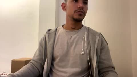 Snapshot of dereck_myers chatting on 7, 3, 2026 Dereck Myers online show from 7, 3, 2026