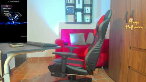 Snapshot of dereckgreen chatting on 11, 10, 2025 dereckgreen online show from 11, 10, 2025