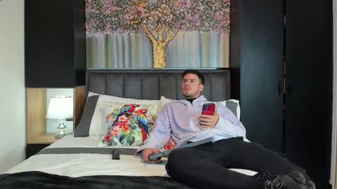 Snapshot of derek_hussain chatting on 24, 12, 2024 Derek Hussain online show from 24, 12, 2024