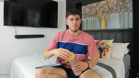 Snapshot of derek_hussain chatting on 29, 1, 2025 Derek Hussain online show from 29, 1, 2025