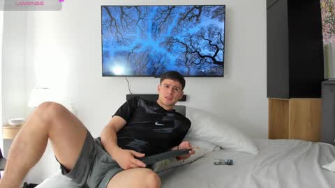 Snapshot of derek_hussain chatting on 4, 2, 2025 Derek Hussain online show from 4, 2, 2025