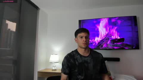 Snapshot of derek_hussain chatting on 5, 2, 2025 Derek Hussain online show from 5, 2, 2025