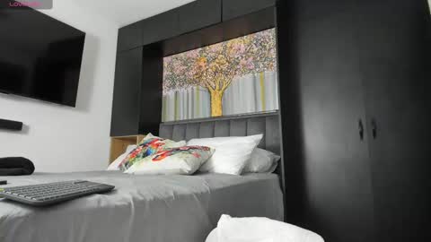 Snapshot of derek_hussain chatting on 27, 2, 2025 Derek Hussain online show from 27, 2, 2025