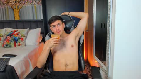 Snapshot of derek_hussain chatting on 19, 9, 2025 Derek Hussain online show from 19, 9, 2025