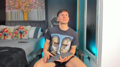 Snapshot of derek_hussain chatting on 29, 10, 2025 Derek Hussain online show from 29, 10, 2025