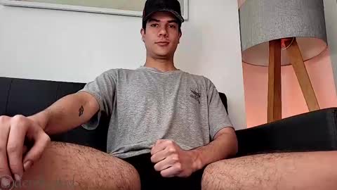Derek independent model  online show from 10, 3, 2025