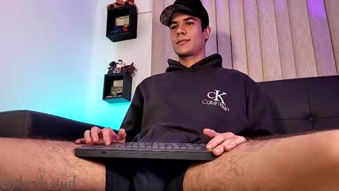 Derek independent model  online show from 11, 10, 2025