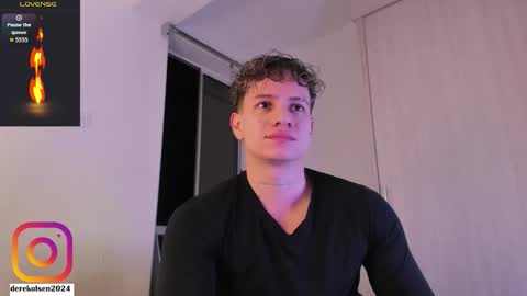 Snapshot of derekolsen_ chatting on 21, 10, 2025 Derek IG Derekolsen2024 online show from 21, 10, 2025