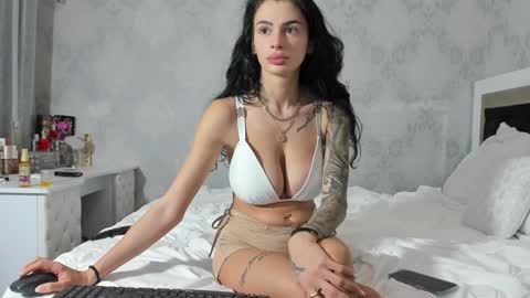 Mia online show from 6, 12, 2024