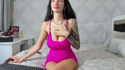 Mia online show from 10, 12, 2024