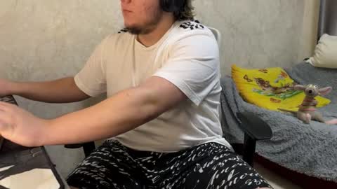 Snapshot of desiredude9 chatting on 8, 10, 2025 desiredude9 online show from 8, 10, 2025