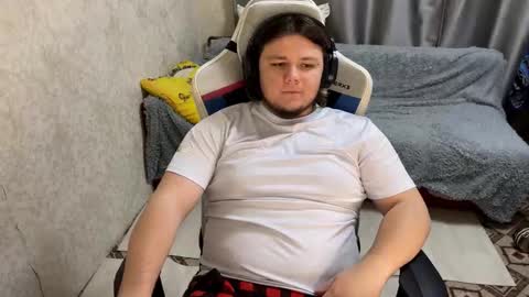 Snapshot of desiredude9 chatting on 12, 10, 2025 desiredude9 online show from 12, 10, 2025