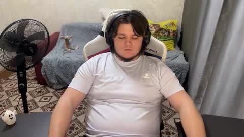 Snapshot of desiredude9 chatting on 14, 10, 2025 desiredude9 online show from 14, 10, 2025