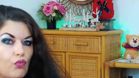 HellenMoon online show from 7, 1, 2026