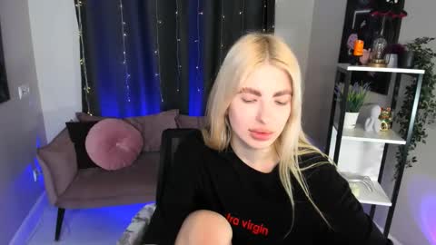 Snapshot of desperate_ramona chatting on 13, 11, 2025 desperate_ramona online show from 13, 11, 2025