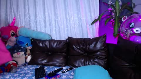 Independent model online show from 1, 1, 2025