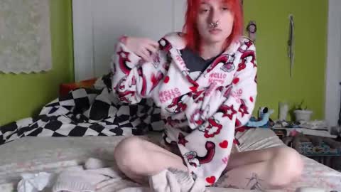 Snapshot of devilg1rl chatting on 7, 1, 2026 poutyangel online show from 7, 1, 2026