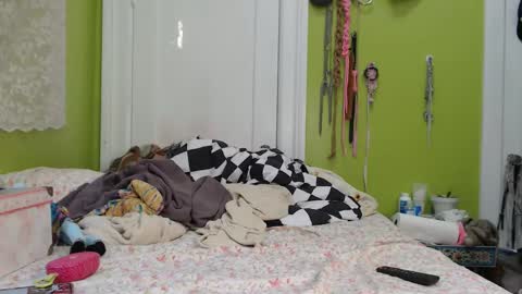 Snapshot of devilg1rl chatting on 10, 1, 2026 poutyangel online show from 10, 1, 2026