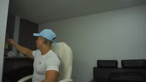 Snapshot of devin_hunter chatting on 4, 12, 2024 Devin Hunter online show from 4, 12, 2024