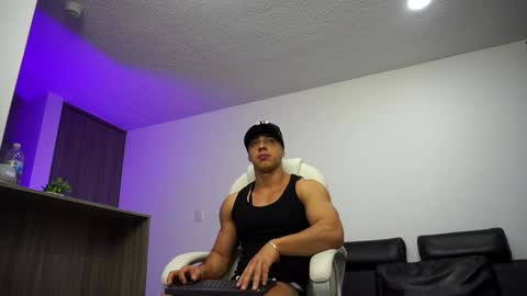 Snapshot of devin_hunter chatting on 12, 1, 2025 Devin Hunter online show from 12, 1, 2025
