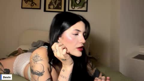 Snapshot of devingodsin chatting on 9, 10, 2025 Devin online show from 9, 10, 2025