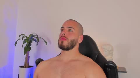 Devon Collins Independent model online show from 13, 12, 2024