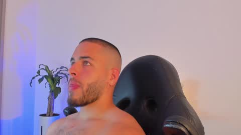 Devon Collins Independent model online show from 3, 2, 2025