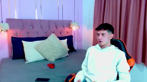 Snapshot of deyvigreko chatting on 4, 12, 2025 DEYVIGREKO online show from 4, 12, 2025