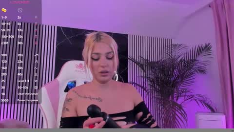 Snapshot of diamond_ava_ chatting on 1, 11, 2025 Thea online show from 1, 11, 2025