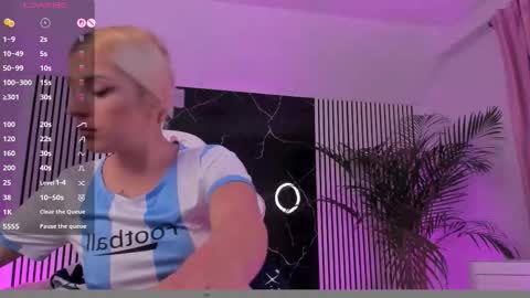 Snapshot of diamond_ava_ chatting on 2, 11, 2025 Thea online show from 2, 11, 2025