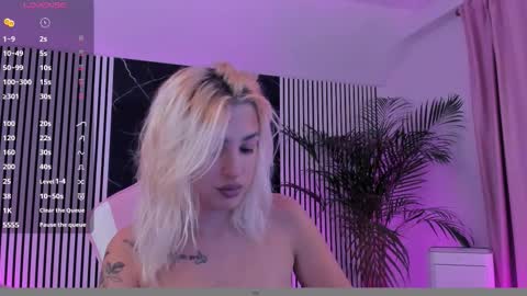 Snapshot of diamond_ava_ chatting on 3, 11, 2025 Thea online show from 3, 11, 2025