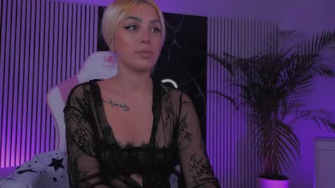 Snapshot of diamond_ava_ chatting on 9, 11, 2025 Thea online show from 9, 11, 2025