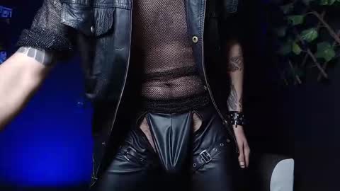 Snapshot of dicaprioo_ chatting on 24, 10, 2025 DICAPRIO online show from 24, 10, 2025