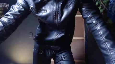 Snapshot of dicaprioo_ chatting on 4, 11, 2025 DICAPRIO online show from 4, 11, 2025