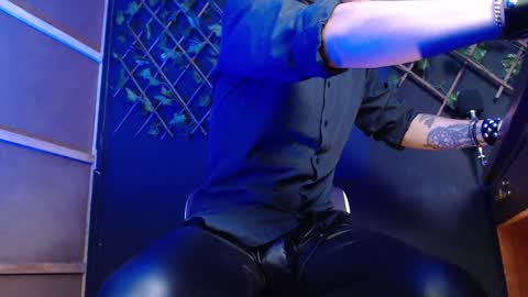 Snapshot of dicaprioo_ chatting on 21, 11, 2025 DICAPRIO online show from 21, 11, 2025