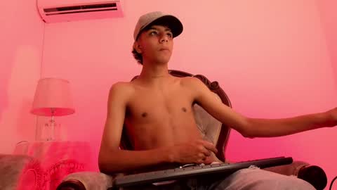 Snapshot of dikey_18 chatting on 7, 12, 2024 dikey_18 online show from 7, 12, 2024