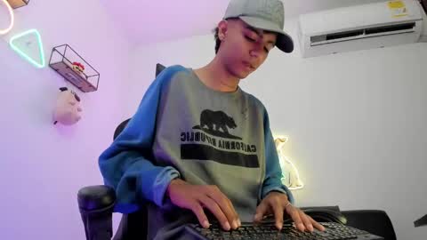 Snapshot of dikey_18 chatting on 13, 12, 2024 dikey_18 online show from 13, 12, 2024