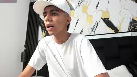 Snapshot of dikey_18 chatting on 11, 1, 2025 dikey_18 online show from 11, 1, 2025