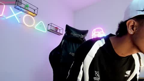 Snapshot of dikey_18 chatting on 30, 1, 2025 dikey_18 online show from 30, 1, 2025