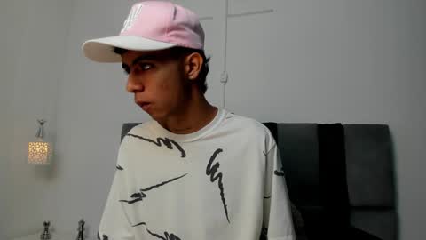 Snapshot of dikey_18 chatting on 4, 2, 2025 dikey_18 online show from 4, 2, 2025