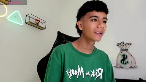 Snapshot of dikey_18 chatting on 9, 2, 2025 dikey_18 online show from 9, 2, 2025