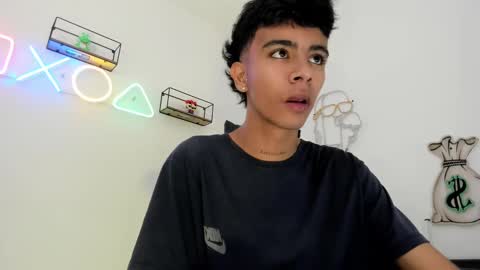 Snapshot of dikey_18 chatting on 10, 2, 2025 dikey_18 online show from 10, 2, 2025